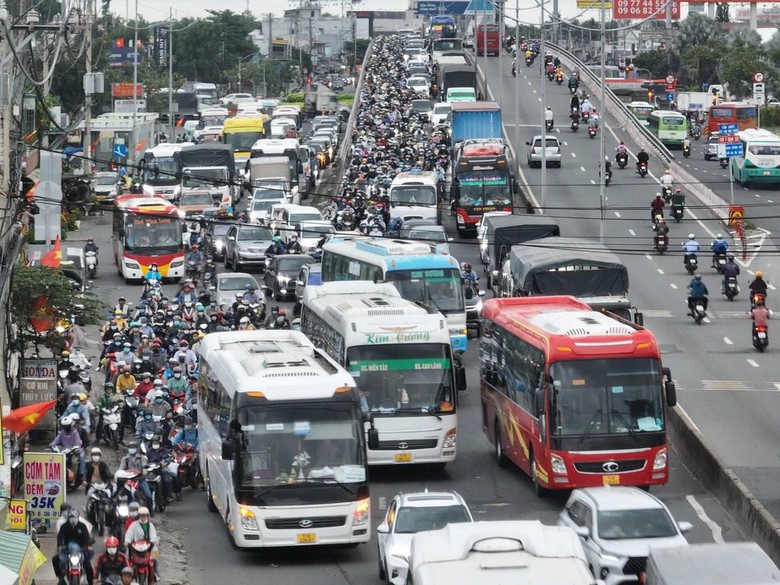 V&igrave; sao TP.HCM muốn thu hồi đề xuất hạn chế tốc độ 30km/h trong nội đ&ocirc;? - Ảnh 1.