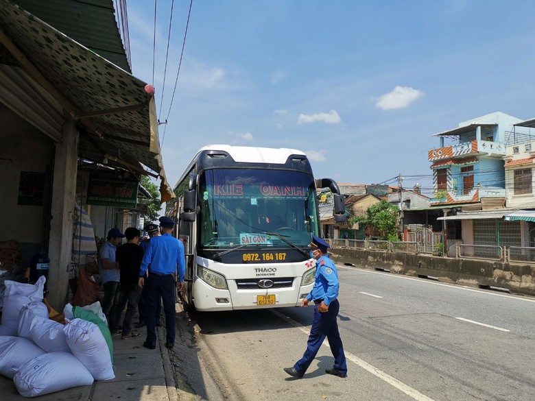 Nh&agrave; xe vi phạm tốc độ 6.000 lần/th&aacute;ng chay &igrave; kh&ocirc;ng giao nộp ph&ugrave; hiệu - Ảnh 3.