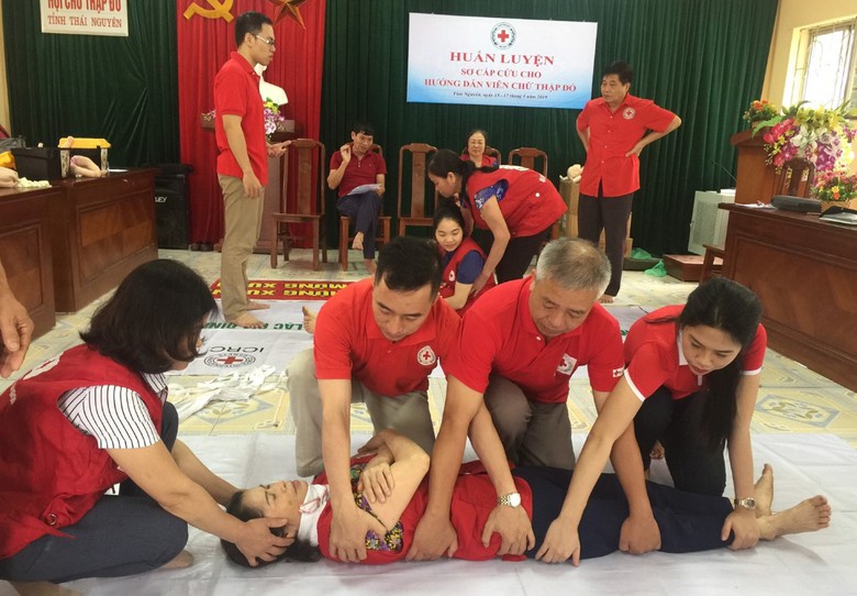 Tận dụng "giờ v&agrave;ng" trong sơ cấp cứu TNGT   - Ảnh 1.