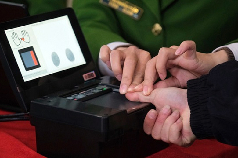 V&igrave; sao cần bổ sung ADN, giọng n&oacute;i, mống mắt v&agrave;o căn cước?- Ảnh 1.