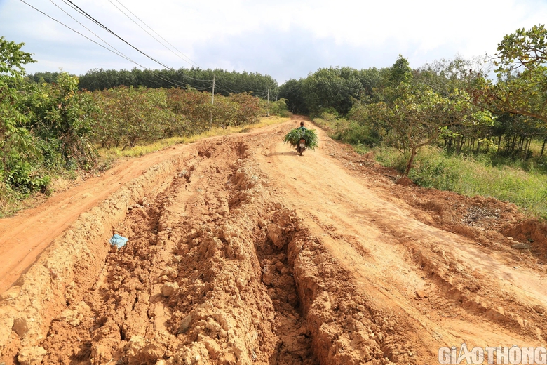 Thiếu vốn, đường hơn 70 tỷ đồng thi c&ocirc;ng dở dang - Ảnh 1.