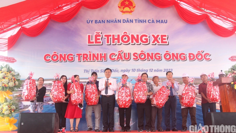 Ph&oacute; thủ tướng dự lễ th&ocirc;ng xe cầu S&ocirc;ng &Ocirc;ng Đốc hơn 690 tỷ đồng ở C&agrave; Mau - Ảnh 5.