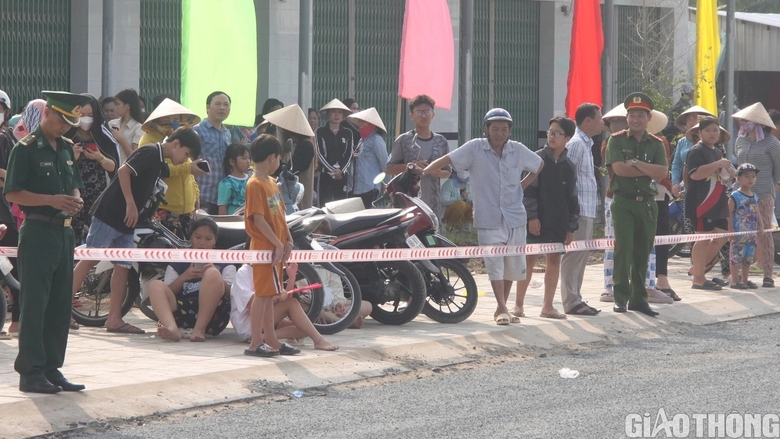 Ph&oacute; thủ tướng dự lễ th&ocirc;ng xe cầu S&ocirc;ng &Ocirc;ng Đốc hơn 690 tỷ đồng ở C&agrave; Mau - Ảnh 6.