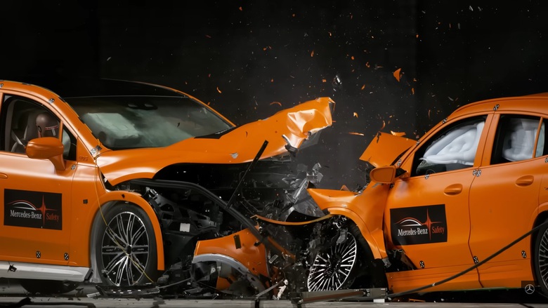 Những t&iacute;nh năng an to&agrave;n nổi bật do Mercedes-Benz nghi&ecirc;n cứu v&agrave; ph&aacute;t triển   - Ảnh 1.