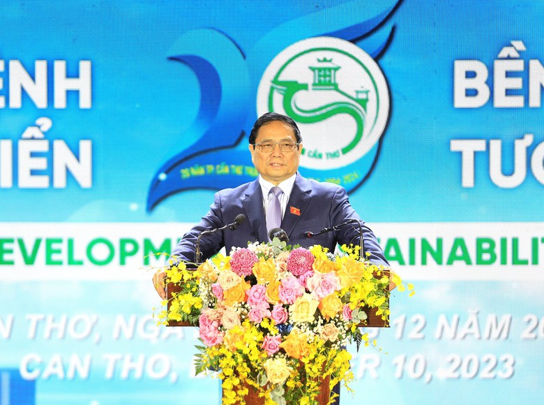 Thủ tướng: Cần Thơ phải đi l&ecirc;n bằng b&agrave;n tay, khối &oacute;c, khung trời, mảnh đất của m&igrave;nh - Ảnh 1.