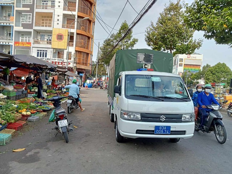 Khu chợ thường xuy&ecirc;n &aacute;ch tắc giao th&ocirc;ng nhưng lu&ocirc;n được b&aacute;o c&aacute;o rất th&ocirc;ng tho&aacute;ng - Ảnh 4.