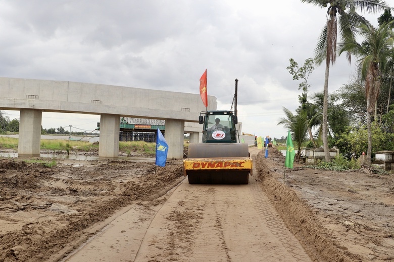 Đẩy tiến độ cấp 9 mỏ vật liệu mới thi c&ocirc;ng cao tốc Cần Thơ - C&agrave; Mau trong th&aacute;ng 12 - Ảnh 2.