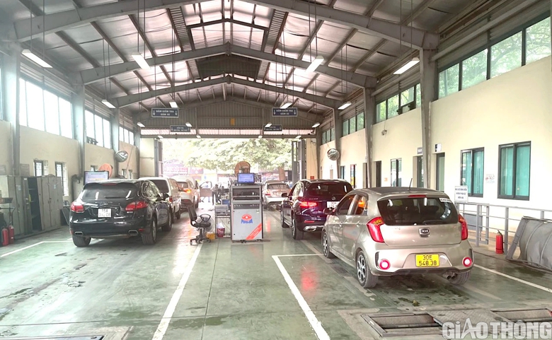 Chủ động phòng ngừa tình trạng ùn tắc phương tiện đến kiểm định - Ảnh 1. Chủ động phòng ngừa tình trạng ùn tắc phương tiện đến kiểm định - Ảnh 1.