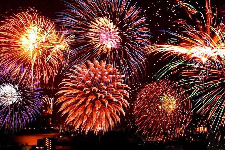 Nam Định bắn 360 d&agrave;n ph&aacute;o hoa tầm cao đ&ecirc;m giao thừa xu&acirc;n Gi&aacute;p Th&igrave;n - Ảnh 1.