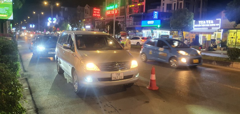 T&agrave;i xế vi phạm nồng độ cồn đ&ograve;i lấy xe ngay để mai đi l&agrave;m - Ảnh 4.