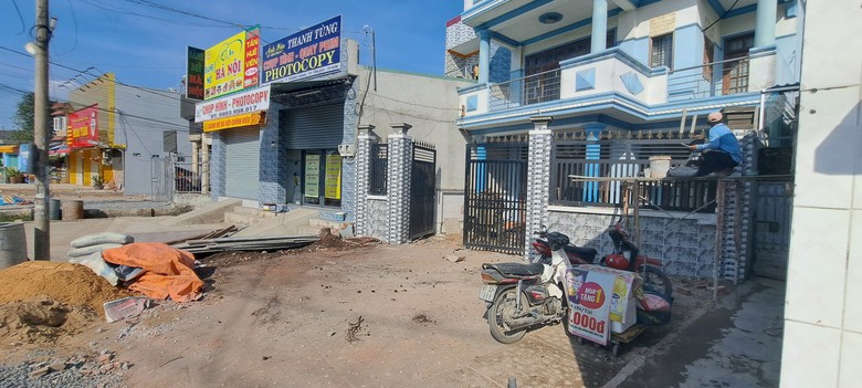 Người d&acirc;n TP.HCM th&aacute;o dỡ nh&agrave;, giao mặt bằng thi c&ocirc;ng cầu Tăng Long - Ảnh 3.