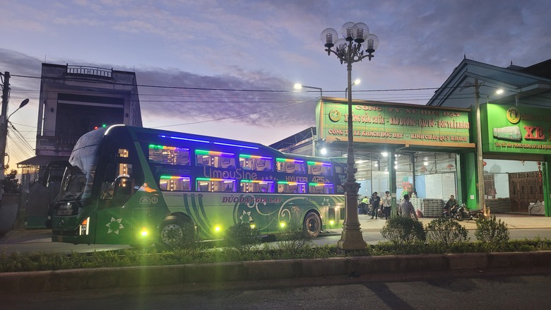 Gia Lai: Dẹp nạn xe đ&oacute;n kh&aacute;ch tr&aacute;i ph&eacute;p tại trung t&acirc;m đ&ocirc; thị Pleiku - Ảnh 2.