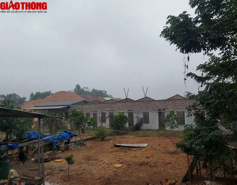 Vĩnh Ph&uacute;c: "N&uacute;i kho&aacute;ng sản" ngang nhi&ecirc;n chặn đường d&acirc;n sinh - Ảnh 8.