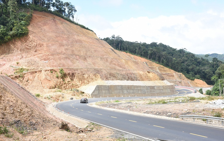 Xẻ n&uacute;i, băng rừng mở đường l&ecirc;n &ldquo;Đ&agrave; Lạt thứ hai&rdquo; - Ảnh 2.