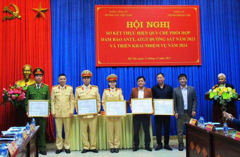 Phạt tiền hơn 11 tỷ đồng vi phạm an to&agrave;n đường sắt địa b&agrave;n H&agrave; Nội - Ảnh 1.