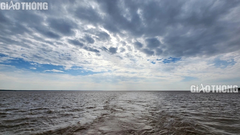 Nạo vét luồng Định An thu chủ yếu là bùn - Ảnh 2. Nạo vét luồng Định An thu chủ yếu là bùn - Ảnh 2.