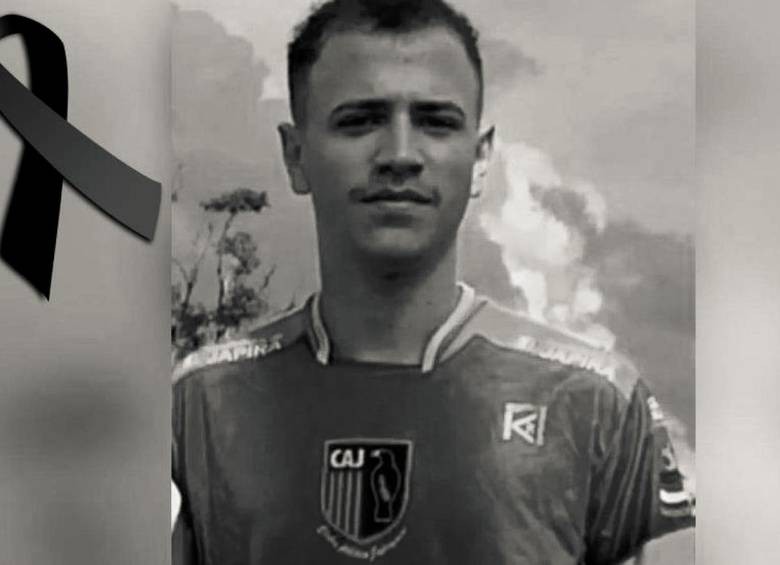 Kinh ho&agrave;ng khoảnh khắc cầu thủ ở giải Brazil bị s&eacute;t đ&aacute;nh tử vong - Ảnh 1.