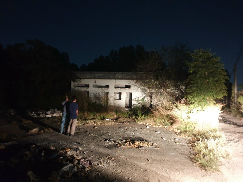 Người đ&agrave;n &ocirc;ng nằm chết trong căn nh&agrave; hoang ở B&igrave;nh Dương - Ảnh 1.