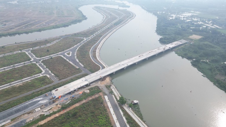 Năm giữa nhiệm kỳ Đồng Nai triển khai h&agrave;ng loạt dự &aacute;n giao th&ocirc;ng - Ảnh 2.