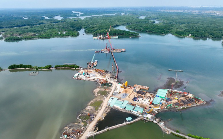 Cầu Phước An nối B&agrave; Rịa - Vũng T&agrave;u v&agrave; Đồng Nai dần h&igrave;nh th&agrave;nh sau nhiều th&aacute;ng thi c&ocirc;ng