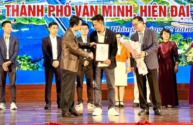 Báo Giao thông đoạt giải khuyến khích Giải báo chí "Vì một Hải Phòng phát triển" lần thứ V - Ảnh 2. Báo Giao thông đoạt giải khuyến khích Giải báo chí "Vì một Hải Phòng phát triển" lần thứ V - Ảnh 2.