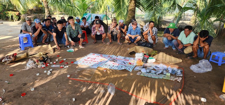 Ph&aacute; s&ograve;ng bạc v&ugrave;ng qu&ecirc;, thu giữ hơn nửa tỷ đồng - Ảnh 1.