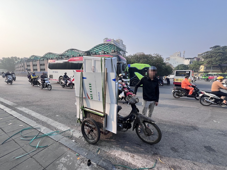 Bị CSGT xử phạt, nhiều lái xe máy tự chế biện minh “vì mưu sinh” - Ảnh 11. Bị CSGT xử phạt, nhiều lái xe máy tự chế biện minh “vì mưu sinh” - Ảnh 11.