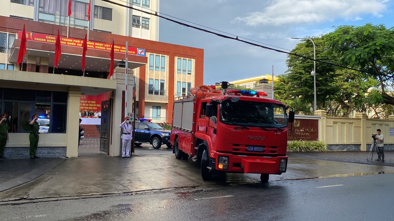 D&agrave;n xe đặc chủng của C&ocirc;ng an Đ&agrave; Nẵng đảm bảo ANTT, ATGT dịp tết - Ảnh 9.