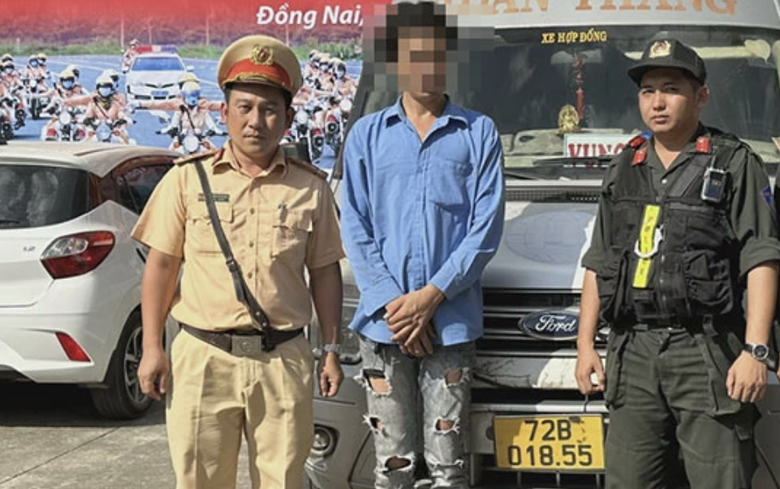 Phát hiện tài xế xe khách 16 chỗ dù chơi ma túy nhưng vẫn lái xe chở khách mỗi ngày - Ảnh 1. Phát hiện tài xế xe khách 16 chỗ dù chơi ma túy nhưng vẫn lái xe chở khách mỗi ngày - Ảnh 1.