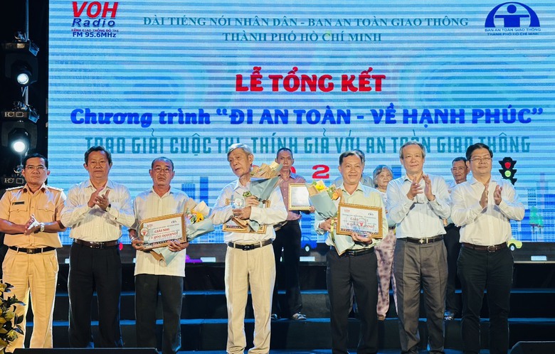 B&agrave;i cải lương "An to&agrave;n l&agrave; bạn - tai nạn l&agrave; th&ugrave;" đạt giải nhất cuộc thi th&iacute;nh giả với ATGT - Ảnh 1.