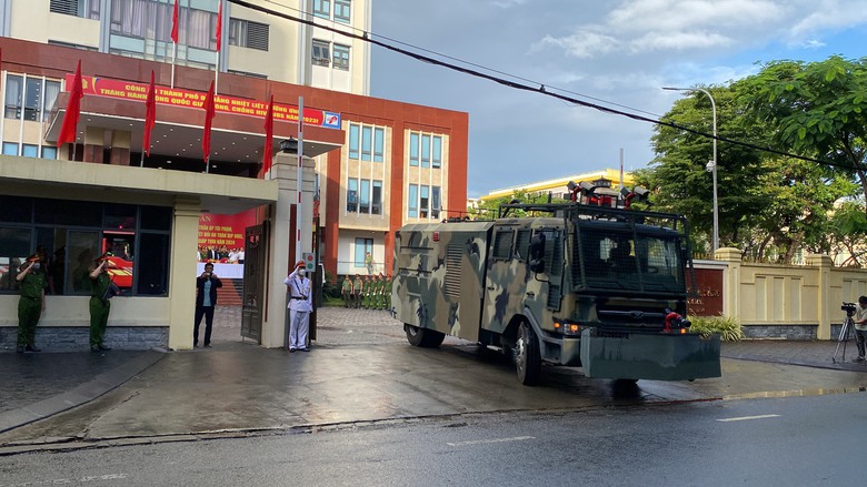 D&agrave;n xe đặc chủng của C&ocirc;ng an Đ&agrave; Nẵng đảm bảo ANTT, ATGT dịp tết - Ảnh 6.