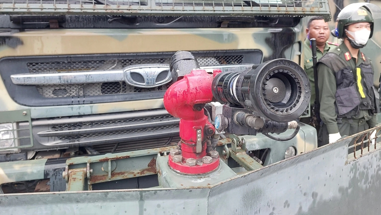 D&agrave;n xe đặc chủng của C&ocirc;ng an Đ&agrave; Nẵng đảm bảo ANTT, ATGT dịp tết - Ảnh 7.