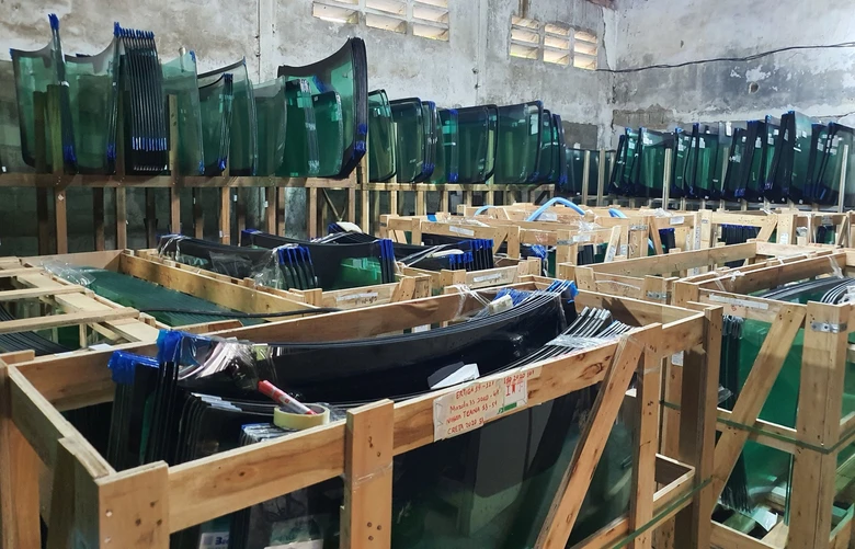 Triệt ph&aacute; đường d&acirc;y h&ocirc; biến k&iacute;nh xe &ocirc; t&ocirc; logo Trung Quốc th&agrave;nh của nh&atilde;n hiệu nổi tiếng - Ảnh 2.