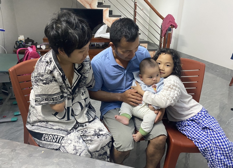 Cuộc sống hạnh ph&uacute;c của người mẹ &ldquo;chim c&aacute;nh cụt&rdquo; - Ảnh 1.