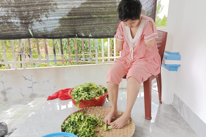 Cuộc sống hạnh ph&uacute;c của người mẹ &ldquo;chim c&aacute;nh cụt&rdquo; - Ảnh 2.