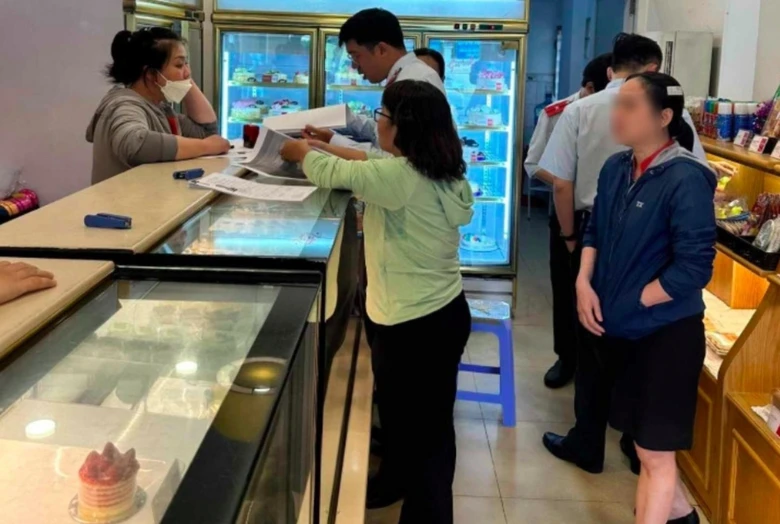 B&aacute;nh su kem l&agrave; nguy&ecirc;n nh&acirc;n g&acirc;y ra vụ ngộ độc trẻ tử vong tại lễ trung thu - Ảnh 1.
