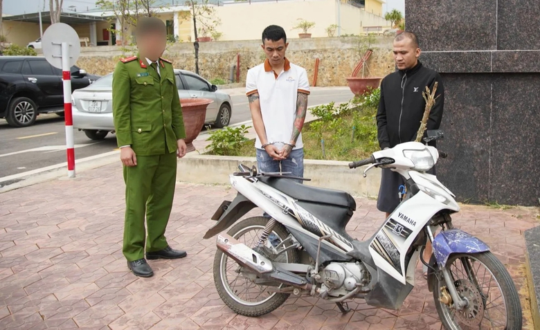 Sơn La: Bắt hai đối tượng say rượu, đuổi đánh người gây thương tích trên QL37 - Ảnh 2. Sơn La: Bắt hai đối tượng say rượu, đuổi đánh người gây thương tích trên QL37 - Ảnh 2.