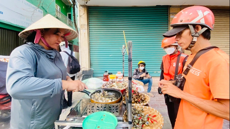 TP.HCM hối hả trước giấc mơ khởi nghiệp vỉa h&egrave; của người ngh&egrave;o  - Ảnh 10.