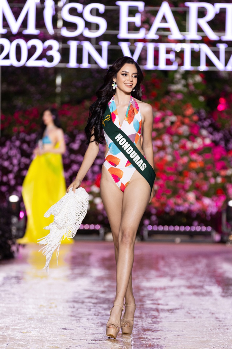 D&agrave;n người đẹp Miss Earth 2023 khoe d&aacute;ng n&oacute;ng bỏng với bikini dưới trời lạnh 15 độ - Ảnh 32.