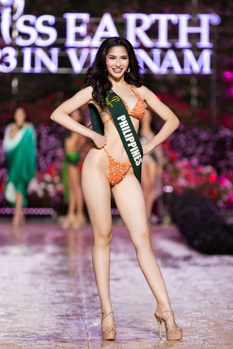 D&agrave;n người đẹp Miss Earth 2023 khoe d&aacute;ng n&oacute;ng bỏng với bikini dưới trời lạnh 15 độ - Ảnh 14.