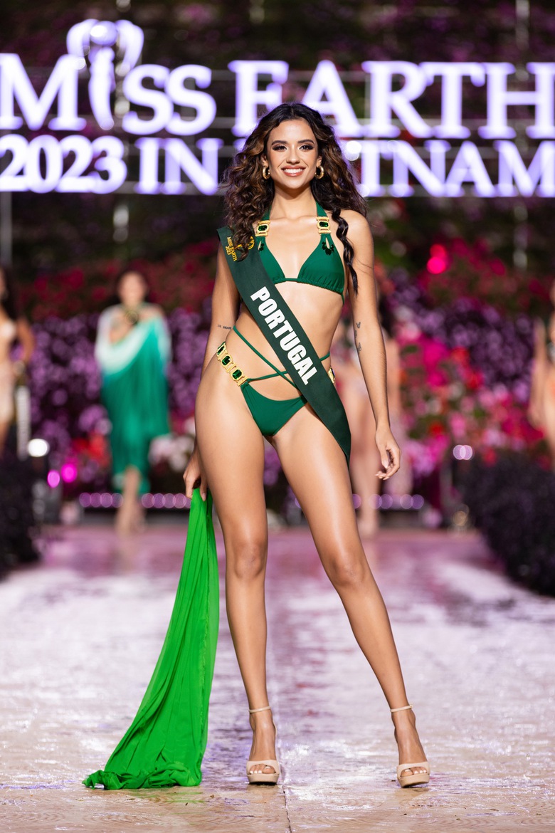 D&agrave;n người đẹp Miss Earth 2023 khoe d&aacute;ng n&oacute;ng bỏng với bikini dưới trời lạnh 15 độ - Ảnh 9.
