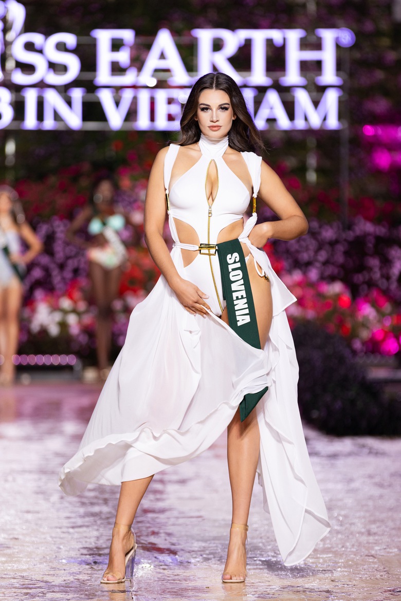 D&agrave;n người đẹp Miss Earth 2023 khoe d&aacute;ng n&oacute;ng bỏng với bikini dưới trời lạnh 15 độ - Ảnh 3.