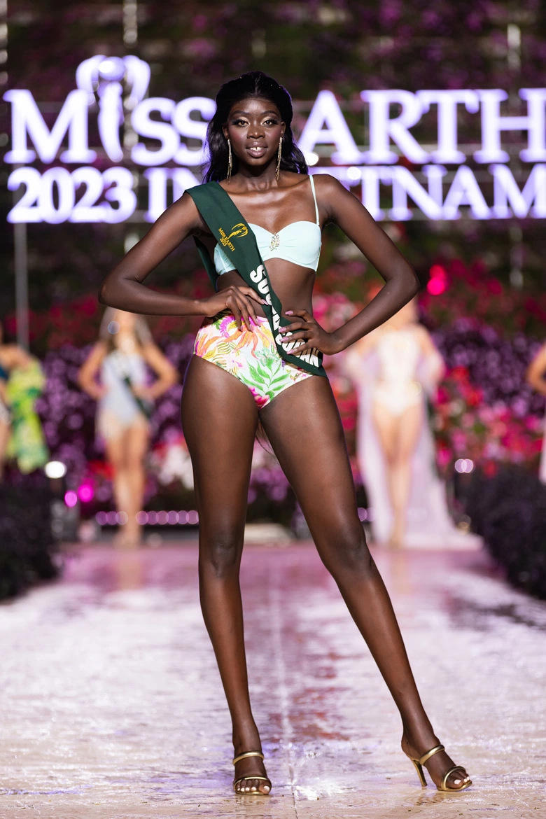 D&agrave;n người đẹp Miss Earth 2023 khoe d&aacute;ng n&oacute;ng bỏng với bikini dưới trời lạnh 15 độ - Ảnh 13.