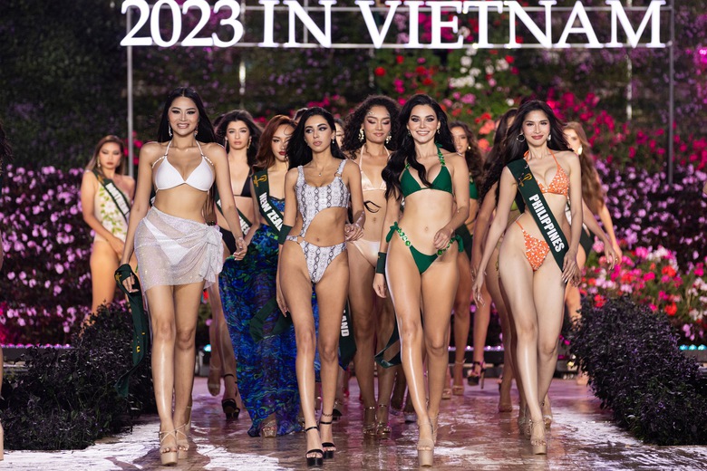 D&agrave;n người đẹp Miss Earth 2023 khoe d&aacute;ng n&oacute;ng bỏng với bikini dưới trời lạnh 15 độ - Ảnh 1.