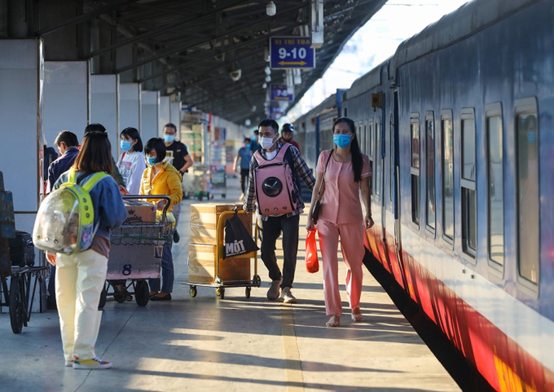 &ldquo;N&oacute;ng&rdquo; v&eacute; m&aacute;y bay, t&agrave;u dịp Tết, d&acirc;n đủng đỉnh đặt v&eacute; xe kh&aacute;ch - Ảnh 1.