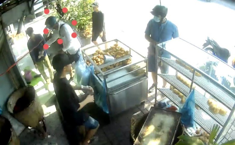 Long An: Kh&aacute;ch t&acirc;y mua b&aacute;nh m&igrave; nhanh tay đ&aacute;nh tr&aacute;o lấy 6 triệu đồng tiền mặt - Ảnh 2.