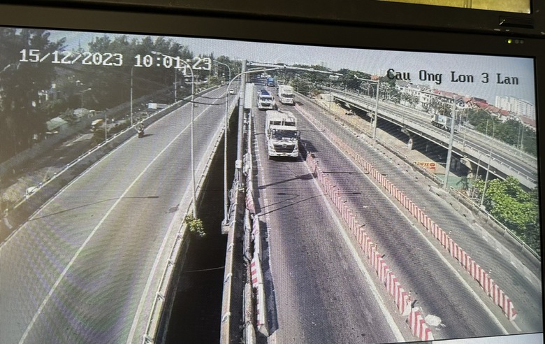 Phạt &ldquo;nguội&rdquo; xe qu&aacute; tải, che biển số cũng kh&ocirc;ng tho&aacute;t  - Ảnh 1.