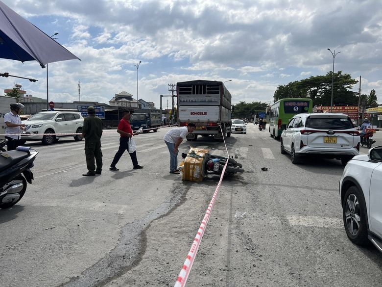 Xe tải va chạm xe m&aacute;y, thanh ni&ecirc;n tử vong thương t&acirc;m - Ảnh 1.