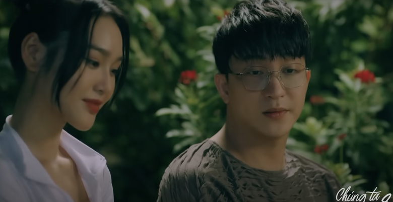 H&agrave;ng x&oacute;m "gạ gẫm" T&ugrave;ng ngay sau khi anh c&atilde;i nhau với vợ.