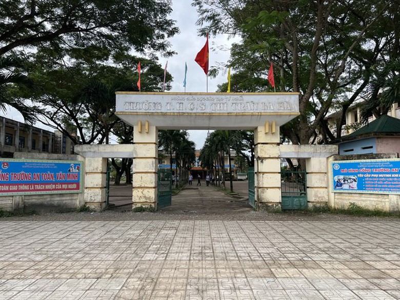 Vụ người đ&agrave;n &ocirc;ng chặn đ&aacute;nh học sinh giữa đường ở Quảng Ng&atilde;i: Y&ecirc;u cầu xử l&yacute; nghi&ecirc;m - Ảnh 1.